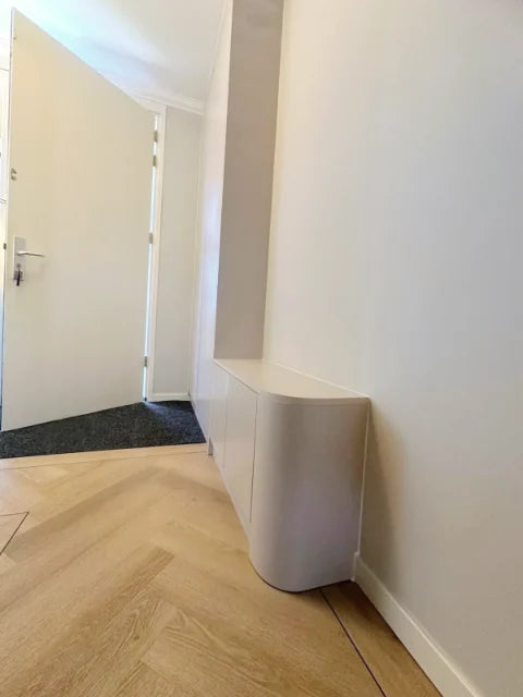 Halmeubels en spiegelwanden — Garderobekasten, spiegelwanden en compacte halmeubels.