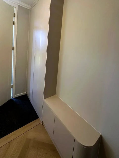 Halmeubels en spiegelwanden — Garderobekasten, spiegelwanden en compacte halmeubels.
