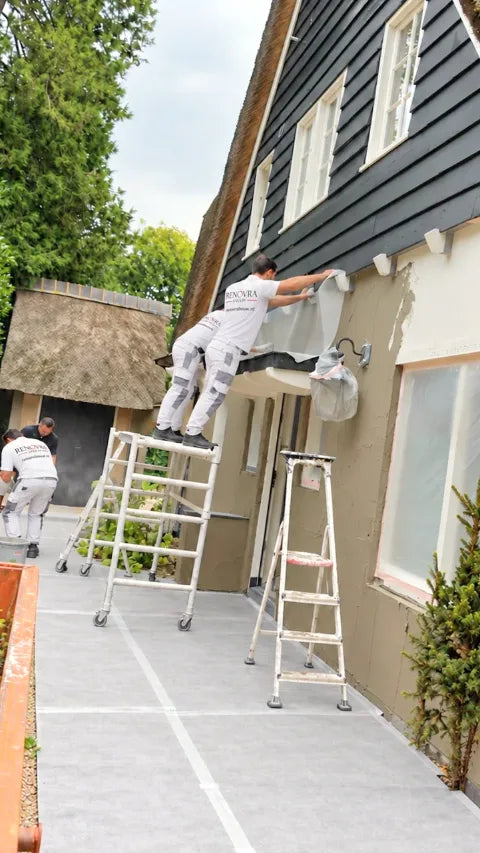 Buitenstucwerk in Laren — Van het aanbrengen van de gevelafwerking tot de details rond ramen en deuren.